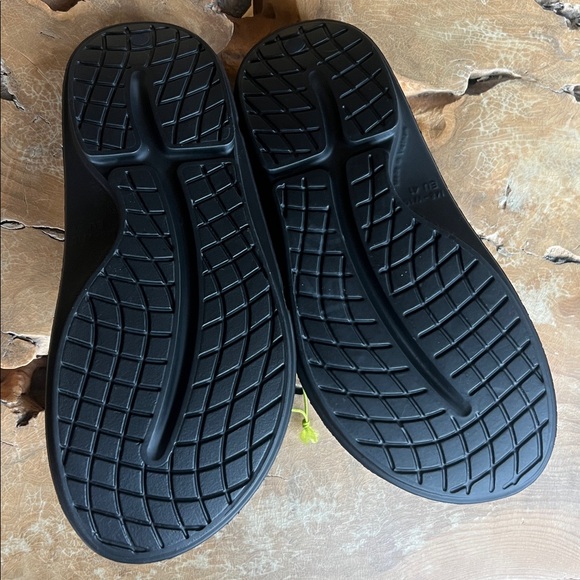 NWT Unisex Men Women OOAHH SPORT FLEX RecoverySANDAL SLIDE Matte Black M8 W10 - Picture 4 of 14